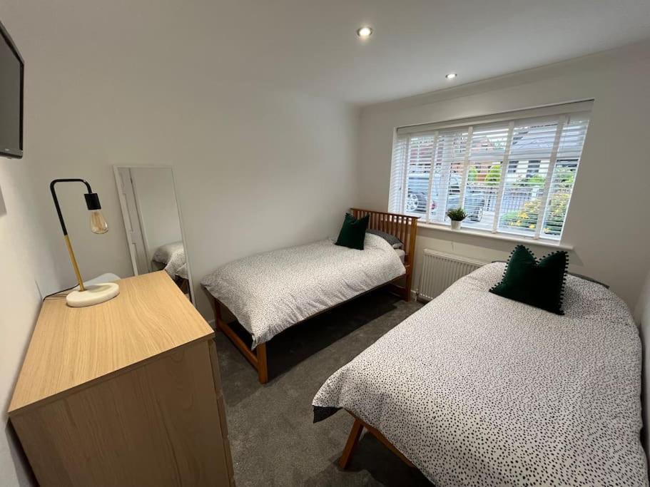 Burscough Idyllic Bungalow, Ideal Location In West Lancashire מראה חיצוני תמונה
