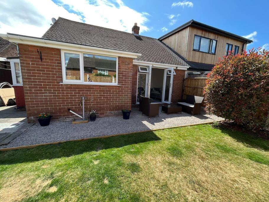 Burscough Idyllic Bungalow, Ideal Location In West Lancashire מראה חיצוני תמונה