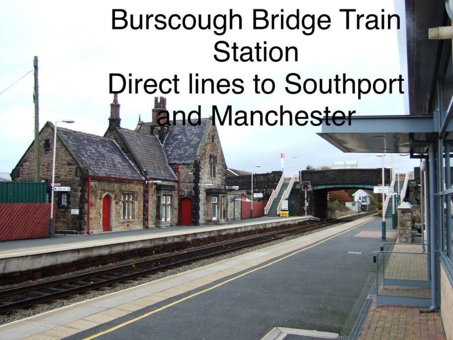 Burscough Idyllic Bungalow, Ideal Location In West Lancashire מראה חיצוני תמונה