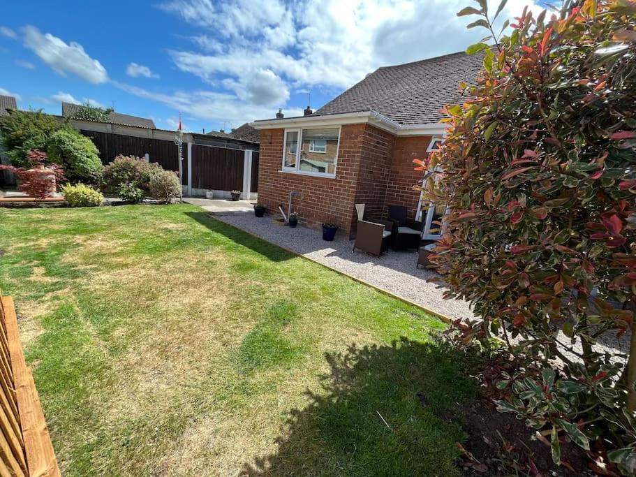 Burscough Idyllic Bungalow, Ideal Location In West Lancashire מראה חיצוני תמונה