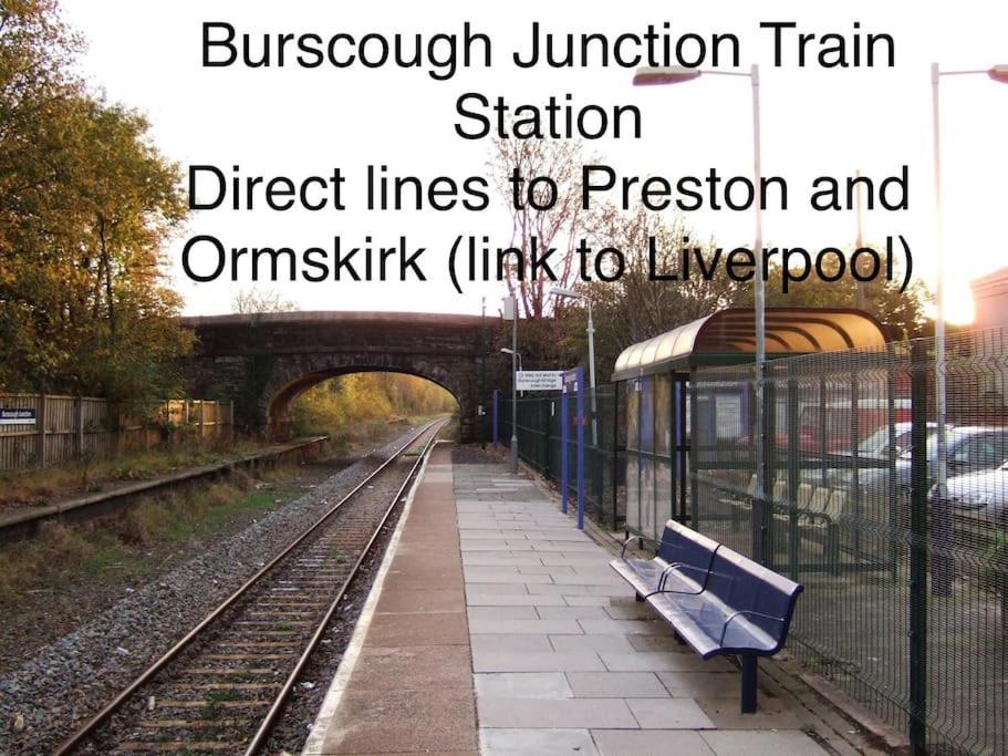 Burscough Idyllic Bungalow, Ideal Location In West Lancashire מראה חיצוני תמונה