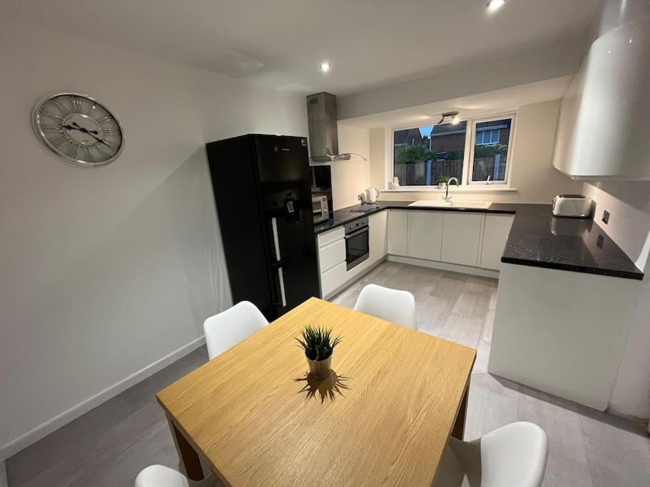 Burscough Idyllic Bungalow, Ideal Location In West Lancashire מראה חיצוני תמונה